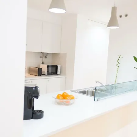 Apartman Luxury Arthouse In Martim Moniz Square, With Park. *